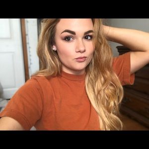 Meet your Posher, Caitlin